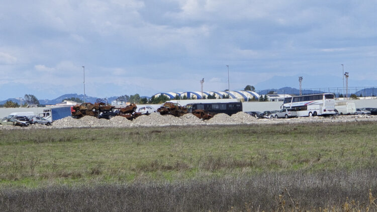 Bomba mjedisore në Durrës/ Kontejnerët e dyshuar me mbetje të rrezikshme, 200 metra larg nga zonat e banuara