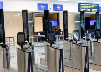 Aeroportet e Europës përgatiten për vonesa/ BE nis të dielën kontrollet me gjurmë gishtash