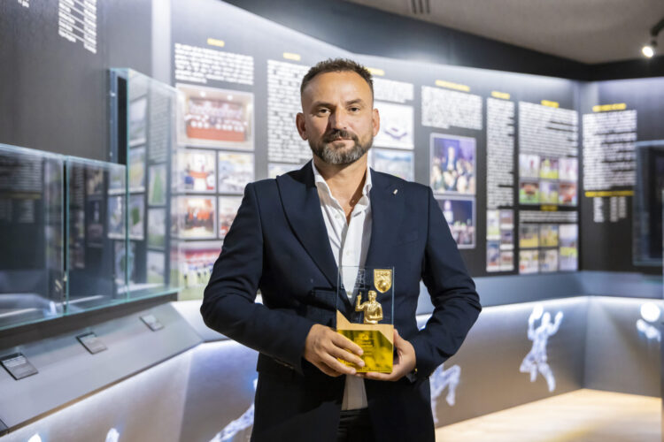 Edlir Tetova shpallet “Trajneri i muajit shtator”, tekniku i Egnatias: Ia dedikoj stafit dhe lojtarëve