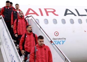 Kombëtarja mbërrin në Nish, trajneri Sylvinho dhe Elseid Hysaj flasin për mediet