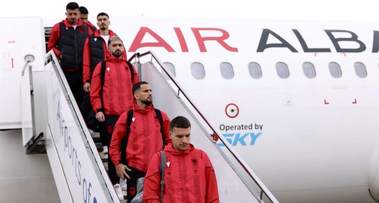 Kombëtarja mbërrin në Nish, trajneri Sylvinho dhe Elseid Hysaj flasin për mediet