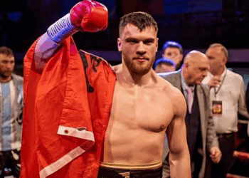 Jurgen Uldedaj shkruan historinë, boksieri shqiptar shpallet kampion bote: Titulli është për të gjithë shqiptarët
