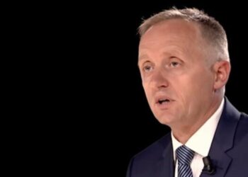 Plumbi që del nga goja