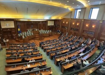 Kosovë/ Vetëvendosja nis mbledhjen e nënshkrimeve për seancë të jashtëzakonshme të Kuvendit