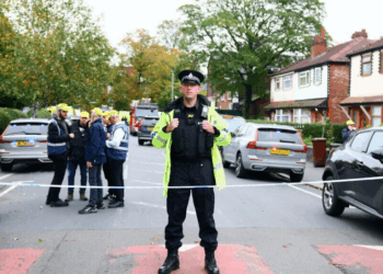 Sulm me thikë në sinagogën e Mançesterit – Vdesin 2 persona, plagosen 3 të tjerë. Qëllohet autori i krimit