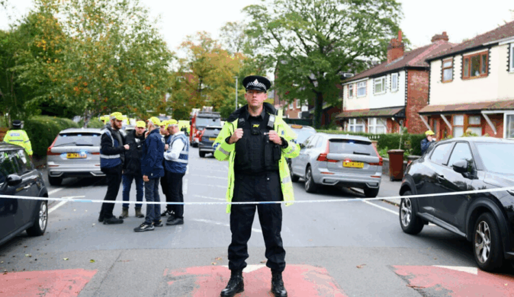 Sulm me thikë në sinagogën e Mançesterit – Vdesin 2 persona, plagosen 3 të tjerë. Qëllohet autori i krimit