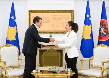 Presidentja Vjosa Osmani mandaton Albin Kurtin për formimin e Qeverisë së re