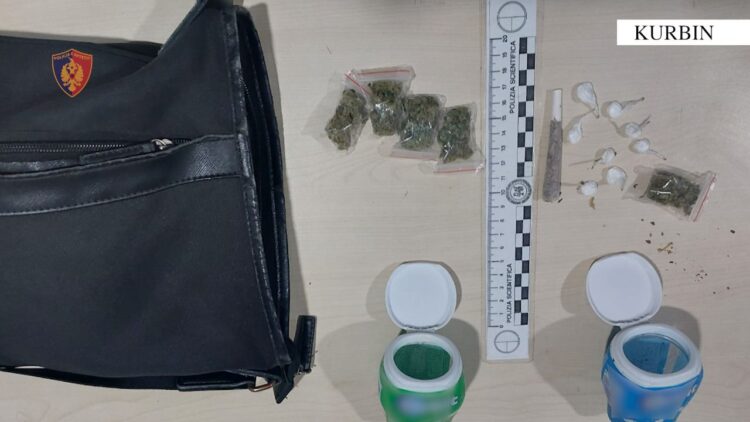 Me celular, kokainë e kanabis në makinë – policia i prish planin 24-vjeçarit në Laç