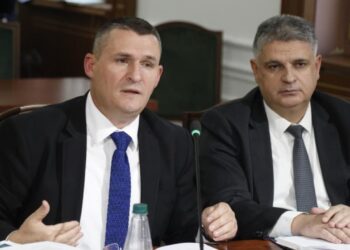 Dumani tregon momentet kur SPAK u rrethua nga protestuesit pro Veliajt: Ishte shfaqje e shëmtuar