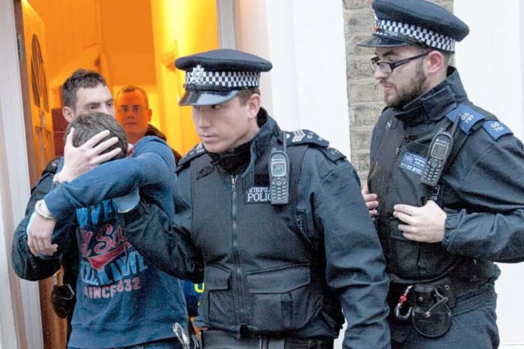 Arrestohen në Angli dy shqiptarë, i kërkonte Interpol Tirana