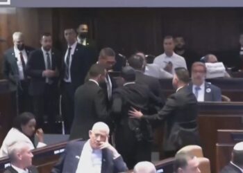 Incident brenda parlamentit izraelit teksa po fliste Donald Trump