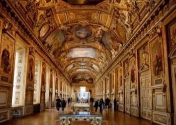 Gjithçka që dihet deri tani për grabitjen spektakolare të bizhuterive në Luvër