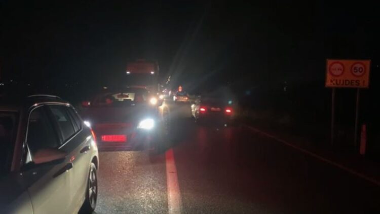 Aksident i trefishtë në aksin Lezhë-Shkodër, plagosen pesë persona, mes tyre një fëmijë