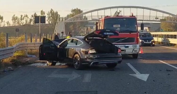 Aksident në autostradën Milot–Mamurras, përplaset makinë me autobus – dy të plagosur