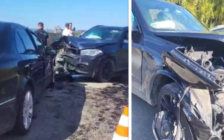 Përplasen tre automjete në aksin ‘Maminas-Gjiri i Lalëzit’, plagosen dy pasagjere