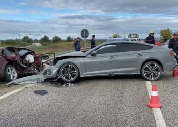 Aksident në aksin Lushnjë-Berat, tre të plagosur rëndë pas përplasjes së dy automjeteve