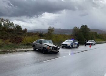 Dy automjete përplasen në Rrugën e Arbrit, gjashtë të plagosur