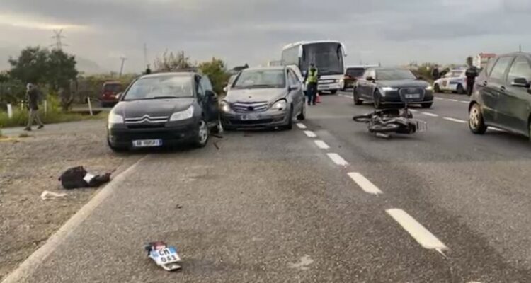 Përplasje e trefishtë në superstradën Lezhë–Milot, ndërron jetë drejtuesi i motoçikletës
