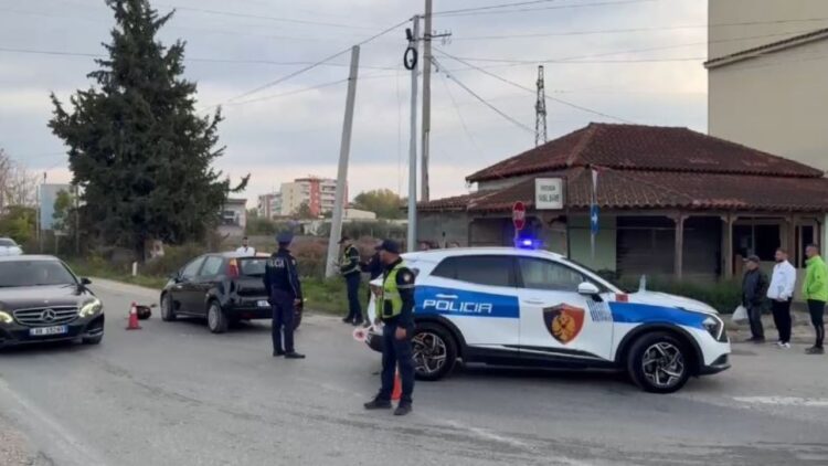 Makina përplas motomjetin në aksin Fier-Levan, mbetet i plagosur drejtuesi