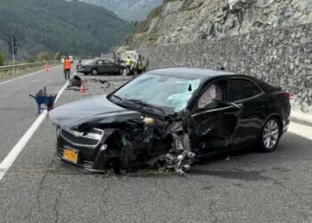 Përplaset makina në Rrugën e Kombit, shoferi dërgohet drejt spitalit në gjendje të rëndë