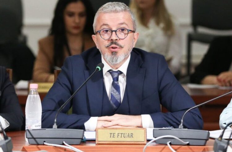 Siguria në sallat e gjyqit/ Ish-kreu i KLP Alfred Balla propozon rikthimin e armëve për gjyqtarët