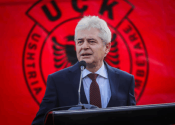 “Të gjithë jemi UÇK” – Ali Ahmeti paralajmëron protesta edhe në Shkup