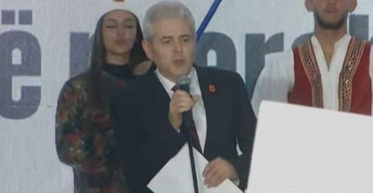 Ali Ahmeti në protestën në Tiranë: Sot jemi të gjithë UÇK, drejtësia nuk mund të ndëshkojë çlirimtarët