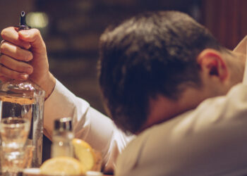 Alkooli, kërcënimi i heshtur: Mbi 100 mijë raste kanceri në BE