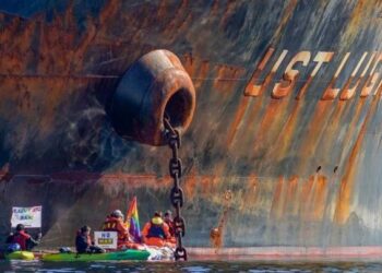 Media ukrainase: Shqipëria po ndihmon Rusinë që të shmangë sanksionet e naftës