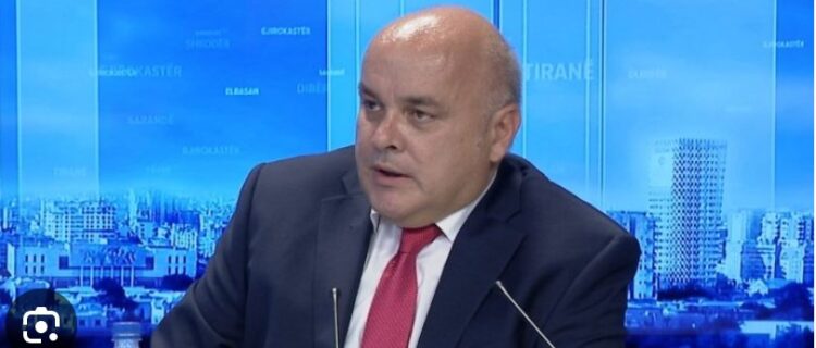 Të hënën nisin universitetet/ Maturantët dhe studentët e rinj drejt auditorëve