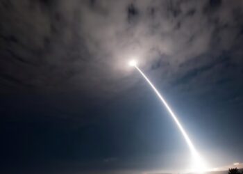 Trump urdhëron Pentagonin të rifillojë menjëherë testimin e armëve bërthamore