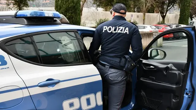 Shqiptarët kapen me armë dhe sulmojnë policinë në Itali