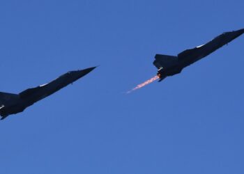 Avionët rusë shkelin hapësirën e NATO-s, Rutte: Do t’i godasim nëse paraqesin kërcënim