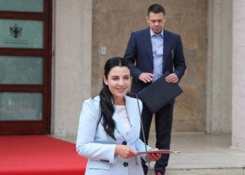 Berisha publikon rrëfimin e Ahmetajt: Balluku, “plaçkitësja më e madhe e shtetit” (VIDEO)