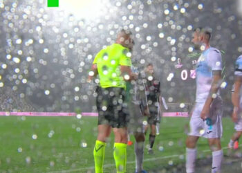 (VIDEO) Anulohet goli në Ligën e Konferencës dhe gjyqtari ndërpret ndeshjen pas dy minutash