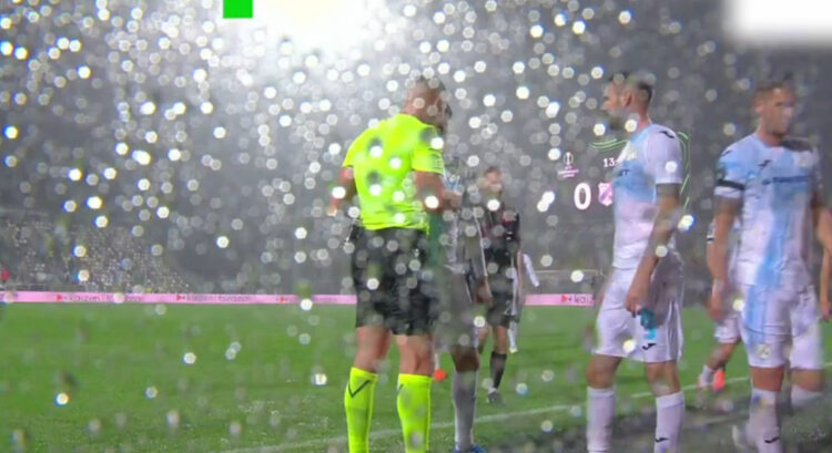 (VIDEO) Anulohet goli në Ligën e Konferencës dhe gjyqtari ndërpret ndeshjen pas dy minutash