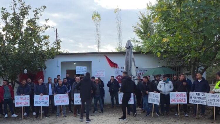 Naftëtarët në ditën e 10-të të grevës së urisë, kërkojnë ndërhyrjen urgjente të BE-së dhe Avokatit të Popullit