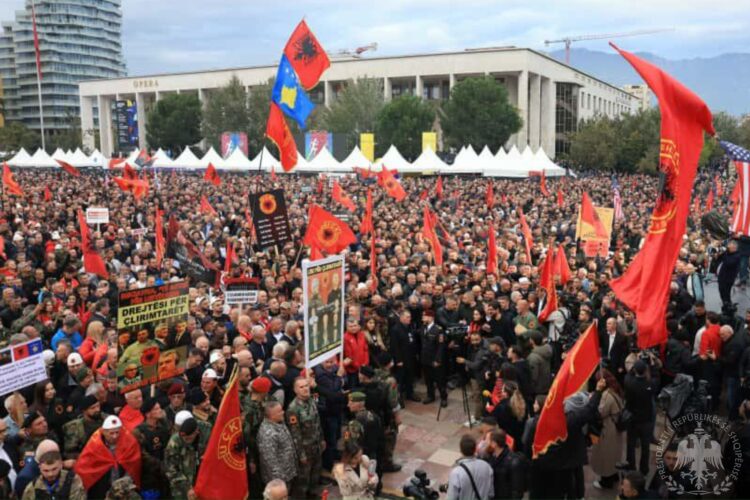 “Liria ka emër”/ Presidenti Begaj: UÇK, themeli i lirisë së Kosovës dhe krenaria e kombit shqiptar