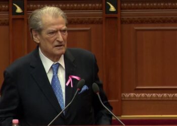 “Kreu juaj, argat i Vuçiç”/ Berisha për gjenocidin serb: Ata që shkelin mbi gjakun e sakrificës, s’kanë gjak shqiptari