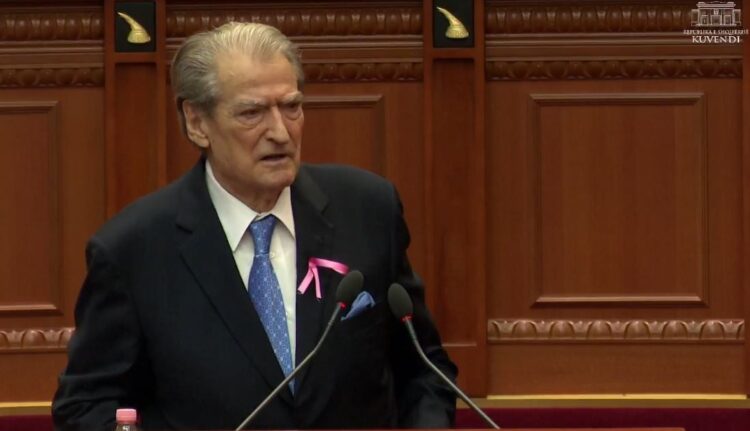 “Kreu juaj, argat i Vuçiç”/ Berisha për gjenocidin serb: Ata që shkelin mbi gjakun e sakrificës, s’kanë gjak shqiptari