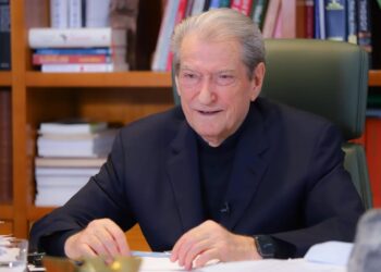 ‘Rroftë drejtësia e Partisë së Krimit’, Berisha: Edhe Tom Doshi ia mbathi se do të arrestohej!