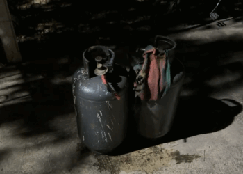 Shperthejnë dy bombula gazi, përfshihet nga zjarri një lokal në Lezhë