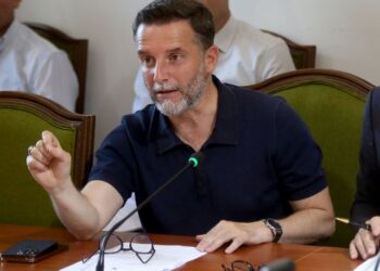 Braçe ironizon Koçiun dhe Prodën: Policia bën aksion, pastaj heq dorë – monopatinat “fitore” në rrugët e kryeqytetit