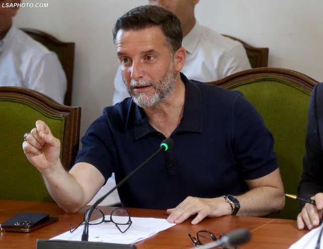 Braçe ironizon Koçiun dhe Prodën: Policia bën aksion, pastaj heq dorë – monopatinat “fitore” në rrugët e kryeqytetit