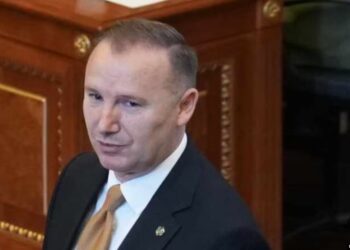 “Po rren, mos rrej!” —  deputeti Armend Zemajt godet me grushte qytetarit në mes të Prishtinës