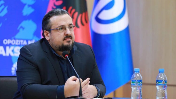 Dorian Teliti akuzon qeverinë: “Becchetti po merr miliona, shqiptarët po paguajnë faturën”