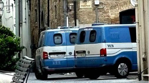 Kapet “koka” shqiptare e drogës në Itali – zbulohen laborator, para cash dhe armë zjarri