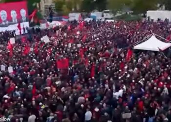 (VIDEO) Edi Rama reagon nga protesta në Tiranë: “Zemra mal” për UÇK-në