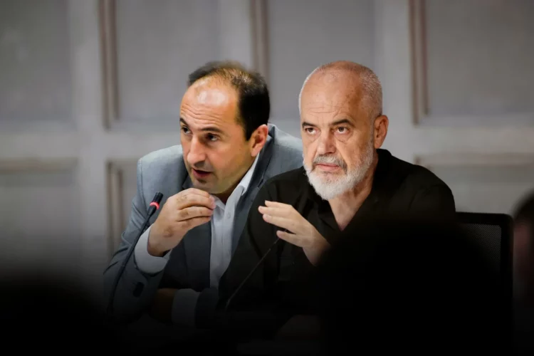 Gazetari: Kush është drejtori i ri i Portit të Durrësit dhe lidhjet e ish-ministrit të Kurtit me Serbinë