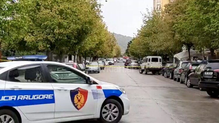 Elbasan: 33-vjeçari plagos me thikë një 52-vjeçar pas një konflikti, arrestohet nga policia